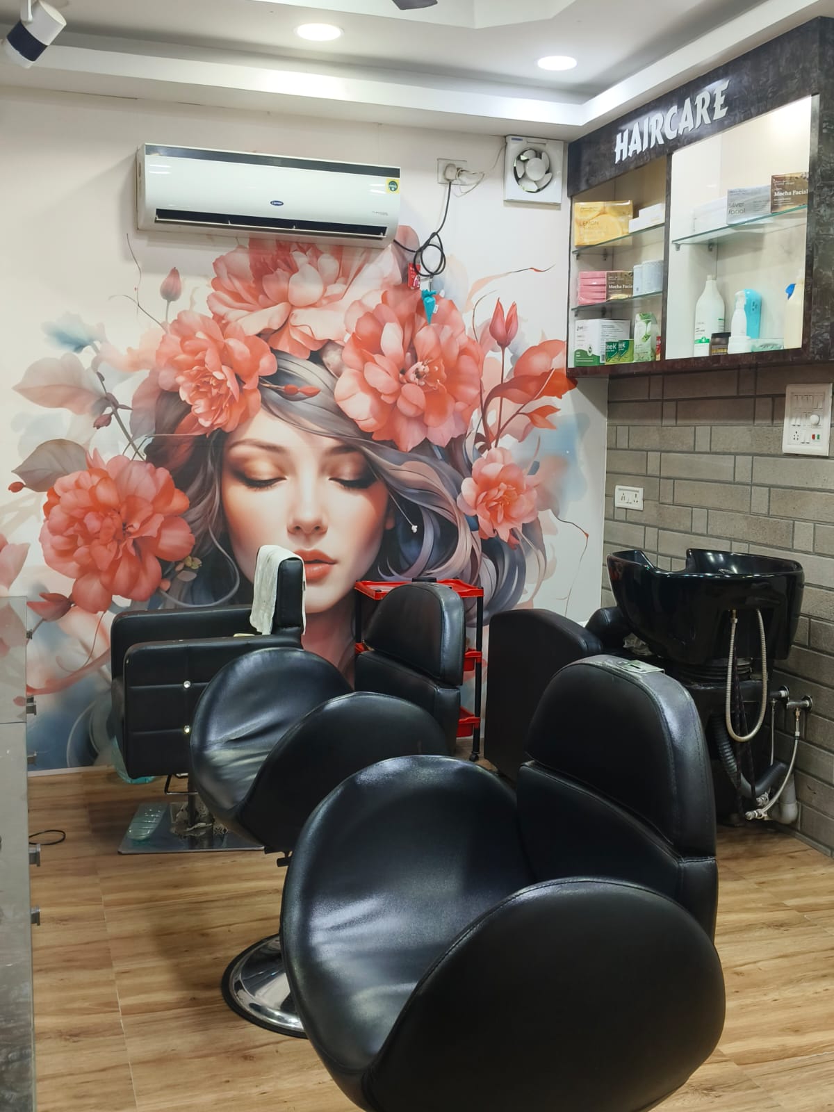 Haircare station with floral mural